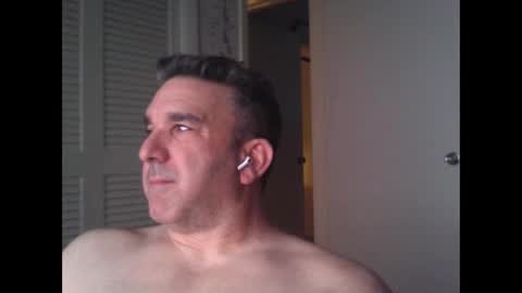 Snapshot of oceanmanx chatting on 01-05-25, 03:43 Ocean online show from 01-05-25, 03:43