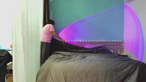 Evie online show from 01-06-25, 01:52