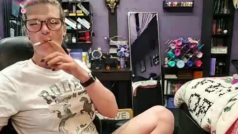Oddy With A Body online show from 05-12-26, 06:43