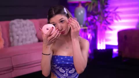 Odette online show from 02-12-26, 05:57