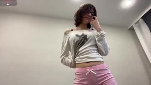 Snapshot of odettehatt chatting on 02-18-26, 04:52 Thea online show from 02-18-26, 04:52