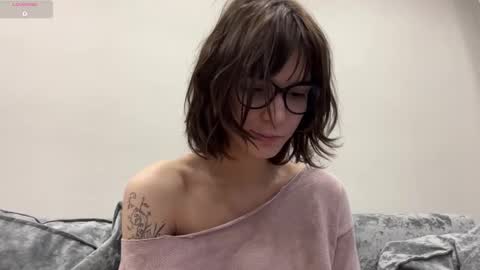 Snapshot of odettehatt chatting on 02-23-26, 04:32 Thea online show from 02-23-26, 04:32