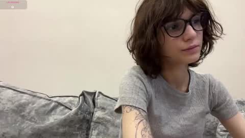 Snapshot of odettehatt chatting on 02-25-26, 04:33 Thea online show from 02-25-26, 04:33