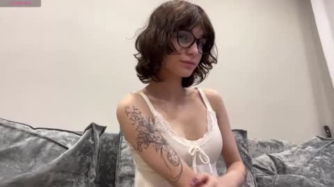 Snapshot of odettehatt chatting on 02-27-26, 04:45 Thea online show from 02-27-26, 04:45