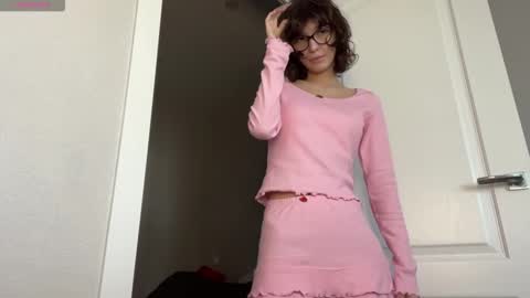 Snapshot of odettehatt chatting on 03-06-26, 04:42 Thea online show from 03-06-26, 04:42