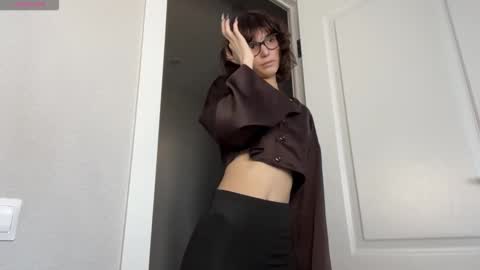 Snapshot of odettehatt chatting on 03-08-26, 04:27 Thea online show from 03-08-26, 04:27