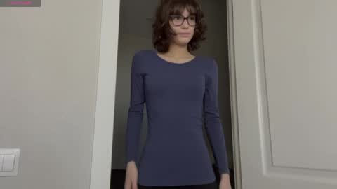 Snapshot of odettehatt chatting on 03-27-26, 04:51 Thea online show from 03-27-26, 04:51