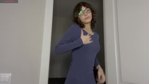 Snapshot of odettehatt chatting on 04-02-26, 04:43 Thea online show from 04-02-26, 04:43
