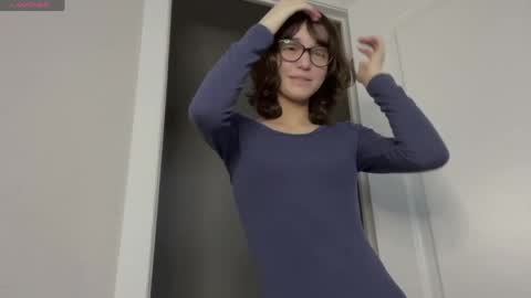 Snapshot of odettehatt chatting on 04-10-26, 04:39 Thea online show from 04-10-26, 04:39