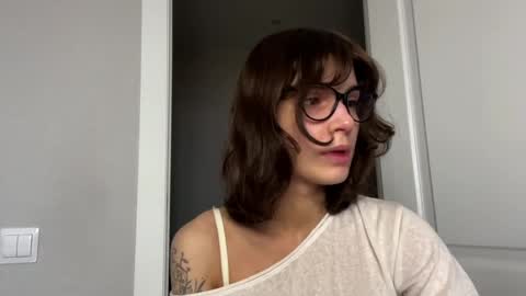 Snapshot of odettehatt chatting on 04-17-26, 04:37 Thea online show from 04-17-26, 04:37