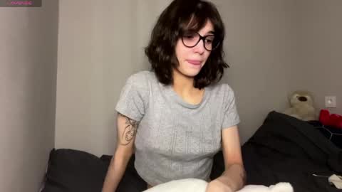 Snapshot of odettehatt chatting on 04-23-26, 12:29 Thea online show from 04-23-26, 12:29