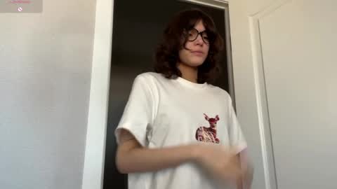 Snapshot of odettehatt chatting on 05-01-26, 04:39 Thea online show from 05-01-26, 04:39