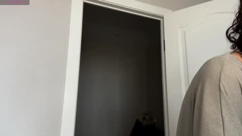 Snapshot of odettehatt chatting on 05-11-26, 04:29 Thea online show from 05-11-26, 04:29