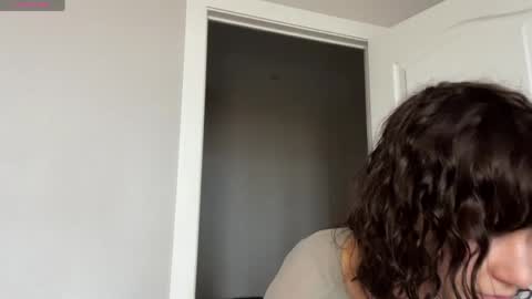 Snapshot of odettehatt chatting on 05-28-26, 04:54 Thea online show from 05-28-26, 04:54