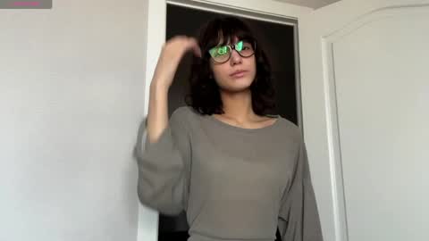 Snapshot of odettehatt chatting on 06-04-26, 04:29 Thea online show from 06-04-26, 04:29