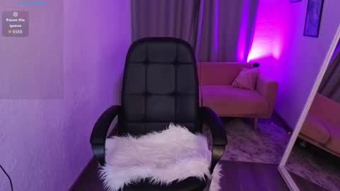 Snapshot of odri_blum chatting on 03-04-26, 07:14 Odri online show from 03-04-26, 07:14