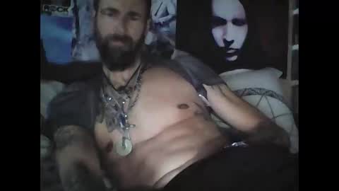 Snapshot of oedipe666 chatting on 12-21-24, 02:15 oedipe666cam online show from 12-21-24, 02:15