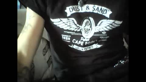 Snapshot of oedipe666 chatting on 12-26-24, 01:32 oedipe666cam online show from 12-26-24, 01:32