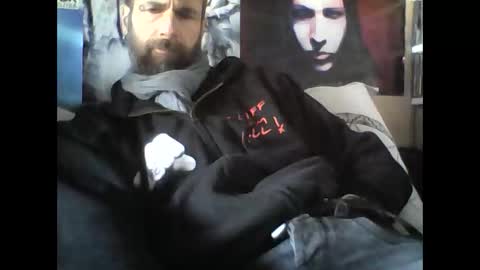Snapshot of oedipe666 chatting on 01-03-25, 09:36 oedipe666cam online show from 01-03-25, 09:36