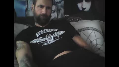 Snapshot of oedipe666 chatting on 02-11-25, 01:30 oedipe666cam online show from 02-11-25, 01:30