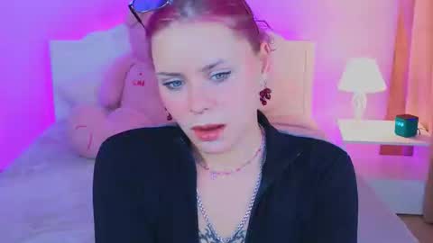 Snapshot of ofelia_rose chatting on 10-10-25, 09:52 Ofelia 3 online show from 10-10-25, 09:52