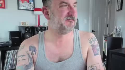 Office Dad online show from 09-16-25, 05:47