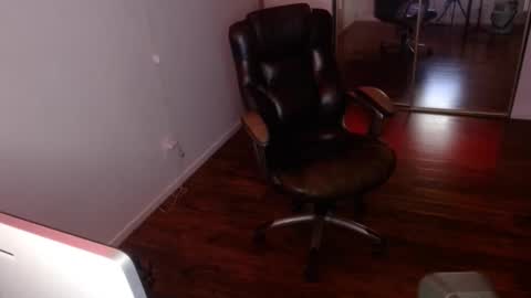 Snapshot of officialmoneyxxx chatting on 03-30-26, 01:34 Money online show from 03-30-26, 01:34