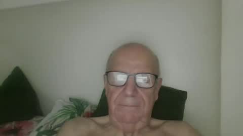 Snapshot of oggi95 chatting on 10-19-25, 05:13 oggi95 online show from 10-19-25, 05:13