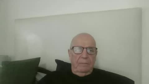 Snapshot of oggi95 chatting on 11-17-25, 01:17 oggi95 online show from 11-17-25, 01:17