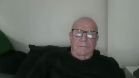 Snapshot of oggi95 chatting on 04-27-26, 02:48 oggi95 online show from 04-27-26, 02:48