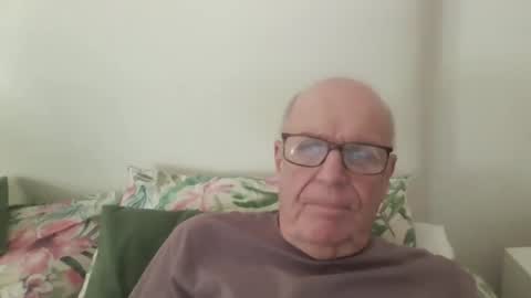 Snapshot of oggi95 chatting on 05-14-26, 01:18 oggi95 online show from 05-14-26, 01:18