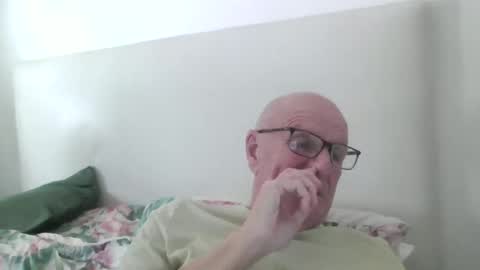 Snapshot of oggi95 chatting on 05-28-26, 02:14 oggi95 online show from 05-28-26, 02:14