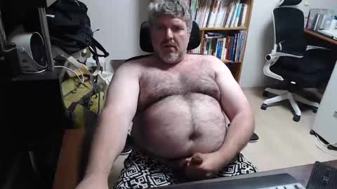 Woman message me men do not make demands and dont ask for pm only ladies. online show from 05-11-26, 03:40