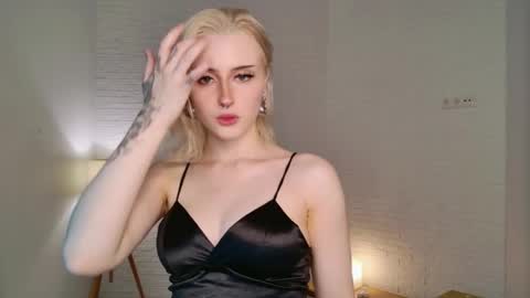 Lily online show from 05-13-26, 01:52