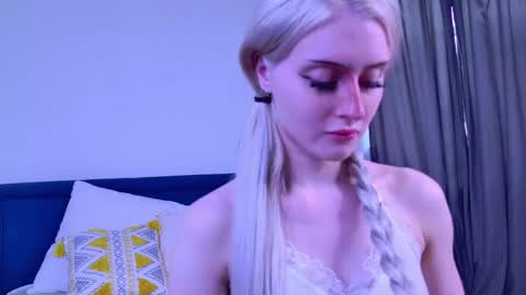 Lily online show from 05-21-26, 01:40