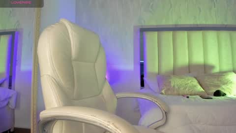 Snapshot of oh_hollyy chatting on 12-17-24, 07:59 Holly online show from 12-17-24, 07:59