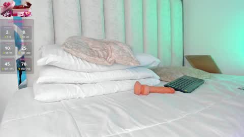 Snapshot of oh_hollyy chatting on 12-28-24, 01:50 Holly online show from 12-28-24, 01:50