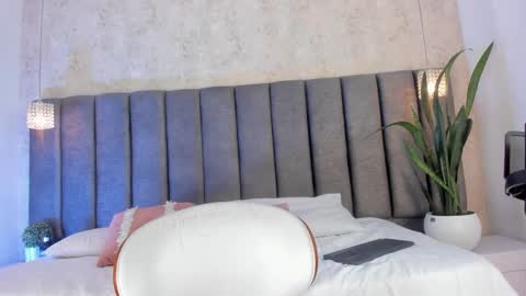 Snapshot of oh_hollyy chatting on 03-01-25, 11:04 Holly online show from 03-01-25, 11:04