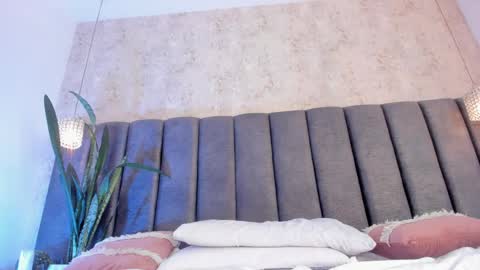 Snapshot of oh_hollyy chatting on 03-08-25, 01:50 Holly online show from 03-08-25, 01:50