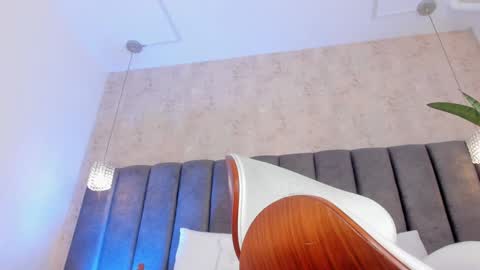 Snapshot of oh_hollyy chatting on 03-11-25, 10:42 Holly online show from 03-11-25, 10:42