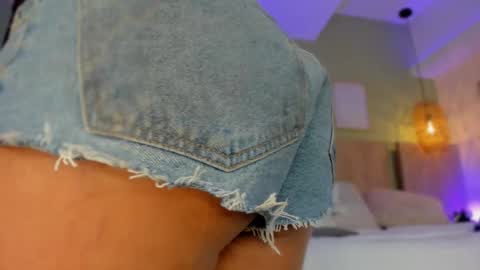 Holly online show from 11-25-25, 11:32