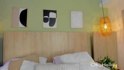 Holly online show from 12-04-25, 11:19