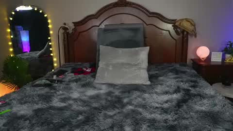 Snapshot of oh_lovely_girl chatting on 09-27-25, 11:21 Gray online show from 09-27-25, 11:21