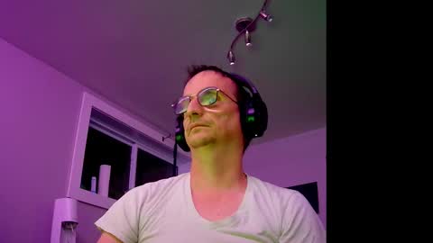 Snapshot of ohbitt chatting on 11-13-25, 04:33 ohbitt online show from 11-13-25, 04:33