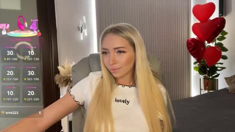 Snapshot of ohmyemma chatting on 02-25-26, 12:53 Emma online show from 02-25-26, 12:53