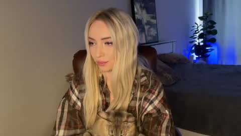 Emma online show from 05-18-26, 04:51