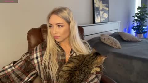 Emma online show from 06-01-26, 01:18