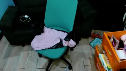 Snapshot of ohmysqueak chatting on 04-18-26, 01:31 ohmysqueak online show from 04-18-26, 01:31