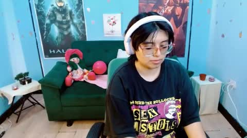 Snapshot of ohmysqueak chatting on 05-08-26, 03:39 ohmysqueak online show from 05-08-26, 03:39
