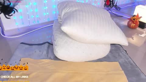 ohyesly_ online show from 10-07-25, 11:02